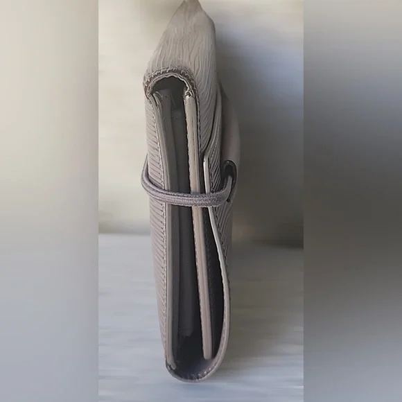Louis Vuitton  Epi Portefeuille Elastic Tri FoldW/ BOX AND DUST BAGlike new1250$ - Picture 6 of 6